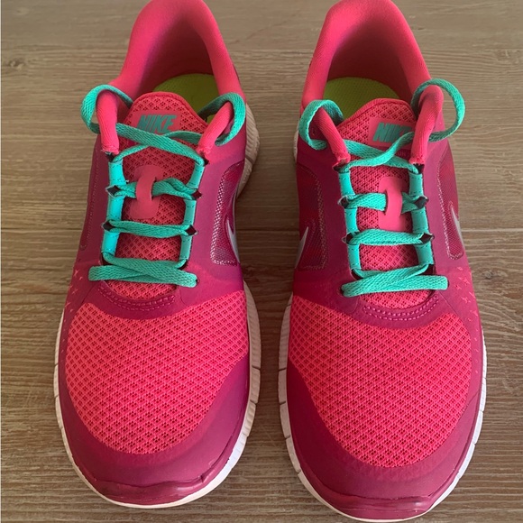 SZ 7.5 Nike Free Women’s Red/Green Athletic Shoes - Picture 3 of 12
